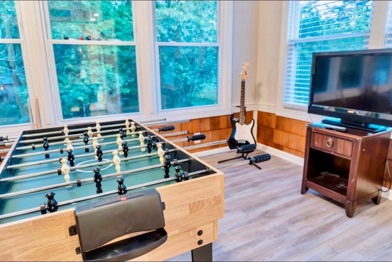 King Bed, Home Theater, Pool Table, Game Room, Fireplace Charlotte Bagian luar foto